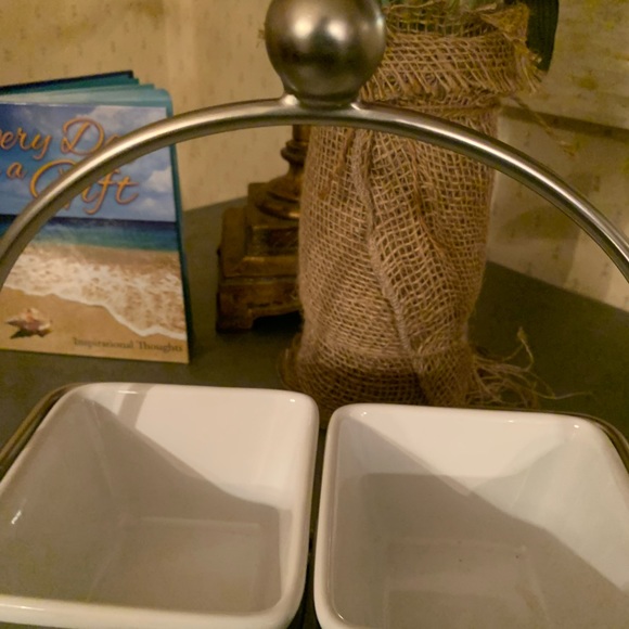 Pampered Chef, SIMPLE ADDITIONS, 2 small square serve bowls with stand. - Picture 5 of 6